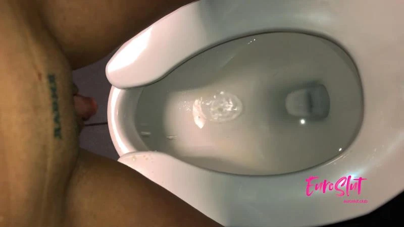 Wet Public Masturbation Girls Locker Room Cum (Drink Urine, Fuck Machine) (2023 | HD)
