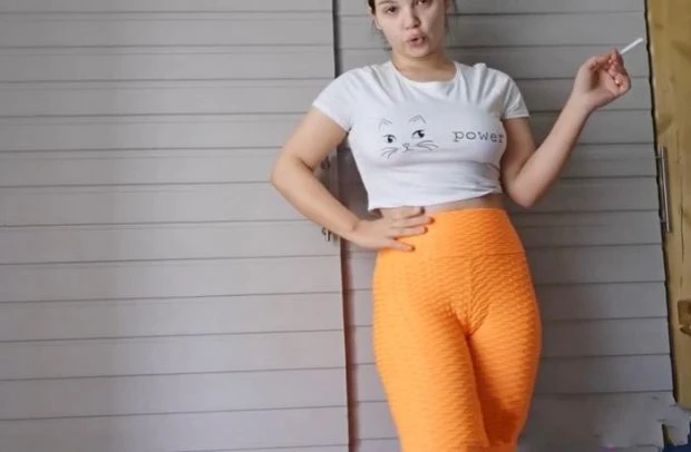 Smoking And Pee Desperation Pissing In New Leggings (Shit And Piss, Piss Drinking) - Xo Bunny (2023 | HD)