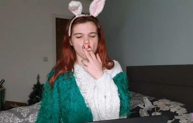 Smoking And Pee Desperation Peeing On A Pile Of Clothes On The Floor In Bedroom (Sperm Bukkake, Cum On Pussy) - Xo Bunny (2023 | HD)