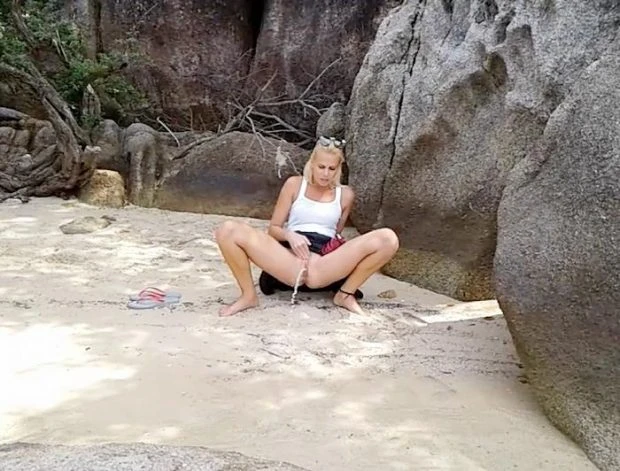 2 Public Beach Peeing Squirting Scenes (Pussy Play, Urin Drink) - Missanja (2023 | HD)