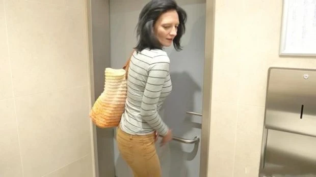 Too Late (Pissing And Fucking, Toilet Urine) - Laura Nellis (2023 | HD)