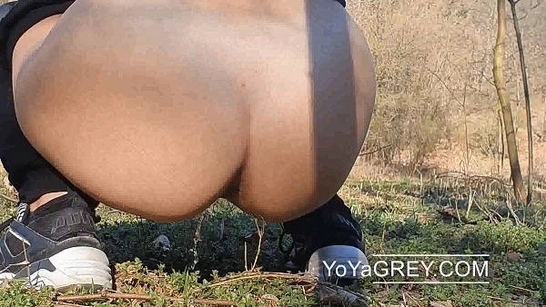 Yoya Grey (Comshot, Dirty Urine) - Just A Tall Girl Pissing And Flashing Outdoors (2023 | HD)