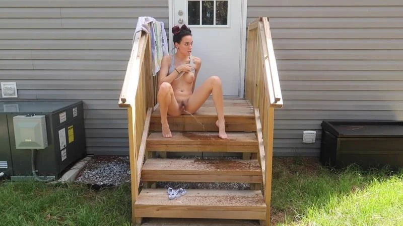 Peeing Outside On My Steps (All Sex, Cumshots) - Mrandmrsraw (2023 | HD)