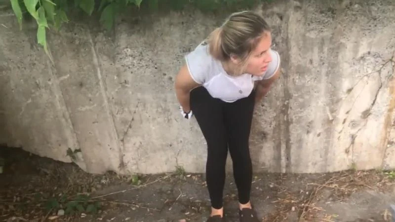 Teen Pees All Over Wall Outside In Tight Black Leggings (Gonzo, Gang Bang,2144) (2023 | HD)