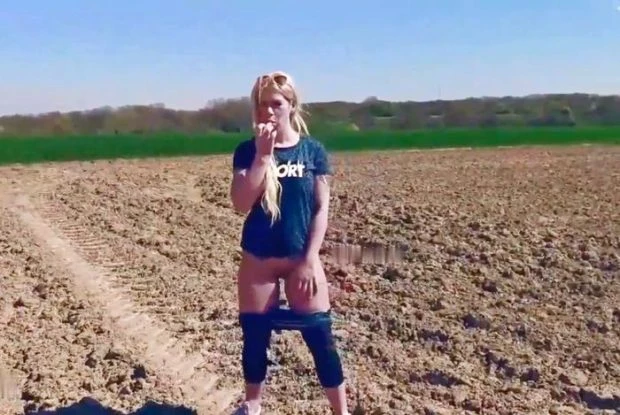 Farmer Sophie Fertilizes The Field-The Fresh Pee Irrigation (Voyeur Peeing Shit, Vibrator) - Devil Sophie (2023 | HD)