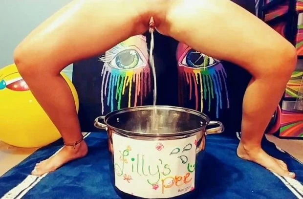 Pee Play Time (Wild Urine, Girl Pissing) - Lily Ford (2023 | HD)