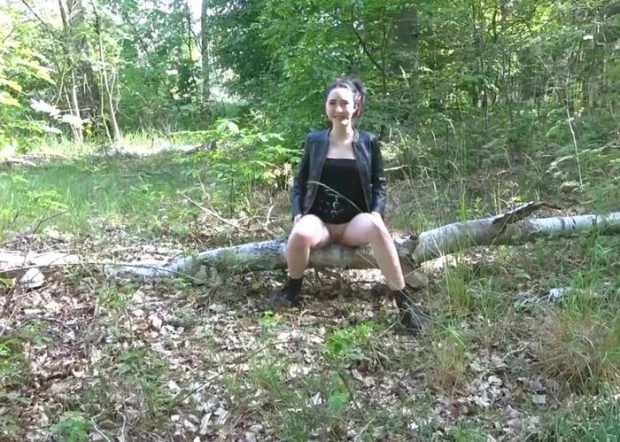 My First Pee Video Better Than Any Orgasm Pissing In The Forest (Comshot, Dirty Urine) - Joanakaiser (2023 | FullHD)