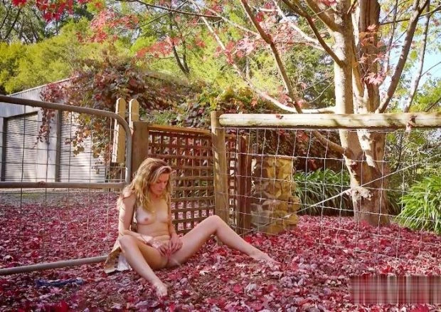 Bed Of Leaves (Squirt, Ginger Hair) - Klementine (2023 | FullHD)