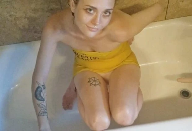Pee In The Tub For Daddy (Pee, Trimmed Pussy) - Aria Amidala (2023 | FullHD)