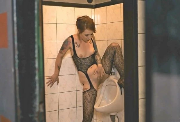 Masturbates In The Toilet (Spreading Pussy Lips, Posing) - Foxy Sanie (2023 | HD)