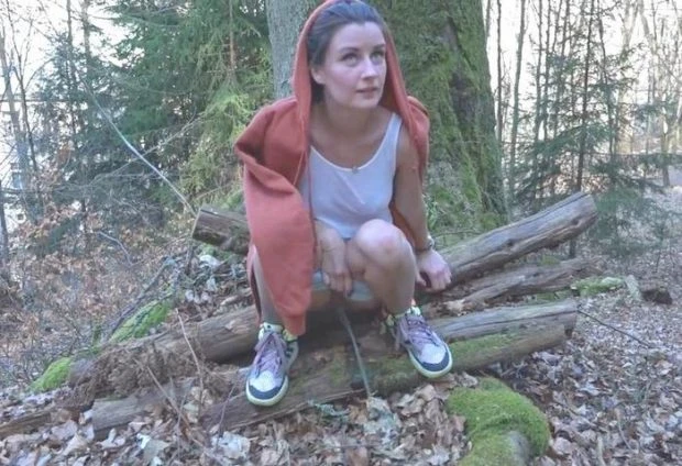 Shhh !!!! Pissed In The Woods))) (Amateur, Hidden Cam) - Camilla Moon (2023 | FullHD)