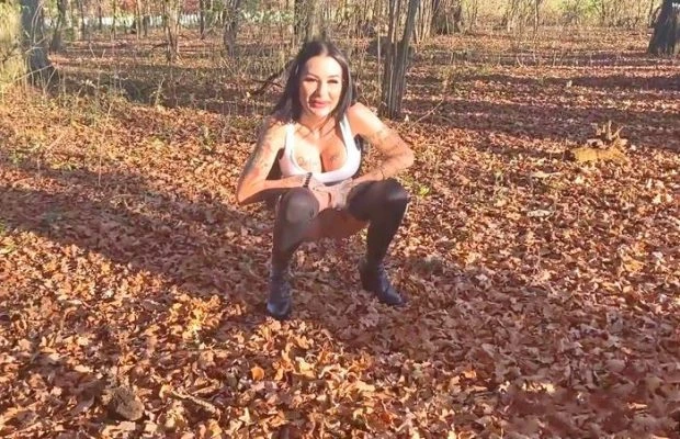 Double Pee Pissfotze With Blowjob! Caught In The Forest! (Close Pink, Hard Urine) - Maja-Bach (2023 | HD)