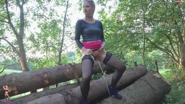 Piss In Stockings On Trees (Squirt, Ginger Hair) - Skylabitch (2023 | FullHD)