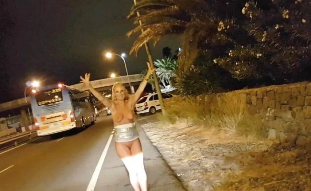 Violent Public Pissing - In The Middle On The Highway (Squirt, Ginger Hair) - Kacykisha (2023 | FullHD)