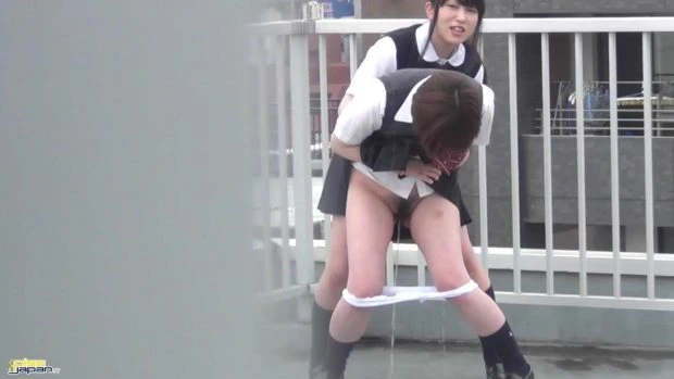 Helping Friend For Pee Japanese Schoolgirls Pissing Public (Golden Shower, Pissing In Pussy) (2023 | FullHD)