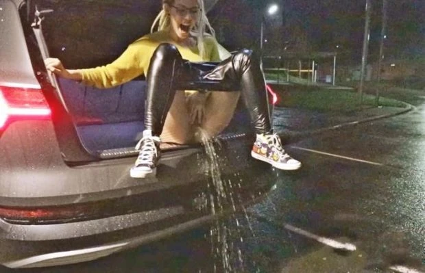 Pissed hard on parking. (Pussy Play, Urin Drink) - Gypsypage (2023 | HD)