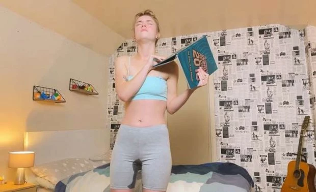 Holding My Pee and Reading Facts Until I Piss My Pants (High Class, Shaved) - Peachypoppy (2023 | FullHD)