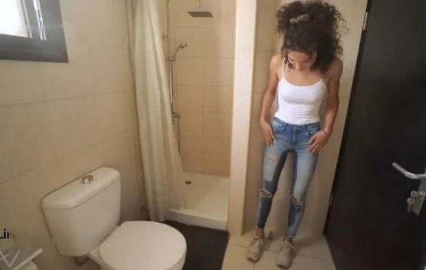 Jeans & Sneakers Piss! -User request fulfilled (Submissive, Peeing) - LinaLynn (2023 | FullHD)