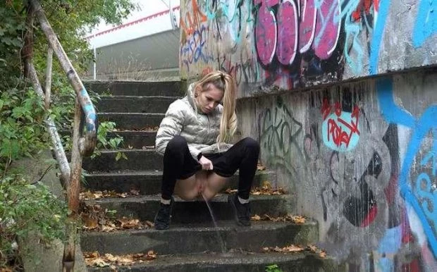 Squats to piss on steps (Orgy, Public Sex) - Emily (2023 | FullHD)
