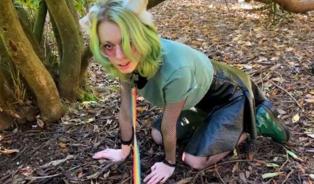 Piss Puppy Laika Walks in The Park (Pussy Play, Urin Drink) (2023 | FullHD)