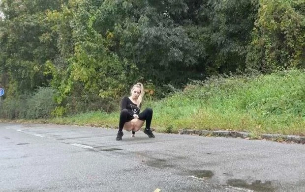 Got2pee - Spraying Piss Over The Road (Anal, Close Up) (2023 | FullHD)