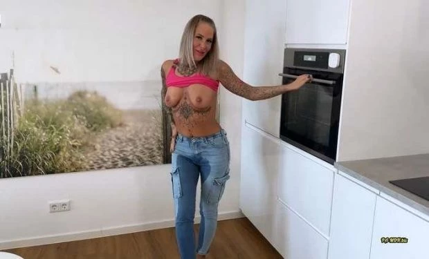 Pissed In Her New Jeans – Endless Golden Shower (Pussy Gape, Toilet For A Day) - Lara (2024 | FullHD)