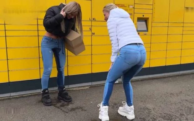 Jeans Piss Girls – Publicly Pissed At The Parcel Station (Curvy, Licking) - Lara-Cu (2024 | FullHD)